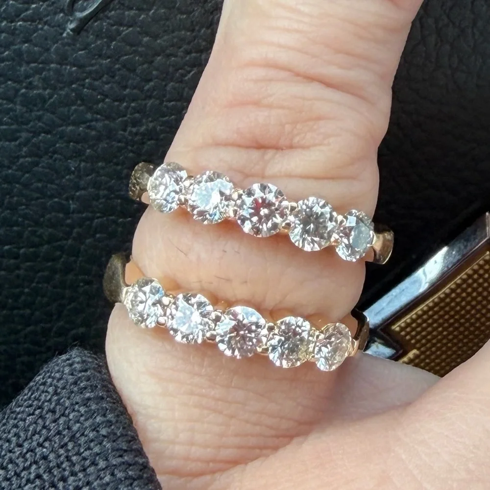 Elegant Gold and diamond Women's Ring - Picture 3 of 4